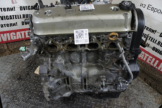 Двигатель вид с боку Honda F20Z1