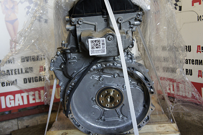 Двигатель вид с боку Mercedes OM 651.957