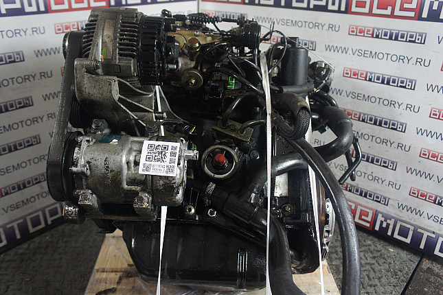 Двигатель вид с боку MITSUBISHI F8QT
