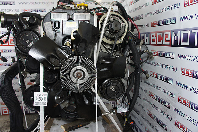 Двигатель вид с боку JEEP 2,8CRD