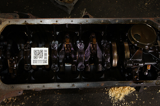 Фотография блока двигателя без поддона (коленвала) BMW M 30 B 35 (346KB)