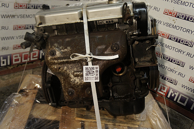 Двигатель вид с боку MITSUBISHI 4 G 92 