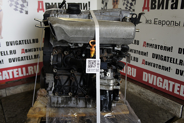 Двигатель вид с боку Audi AJQ