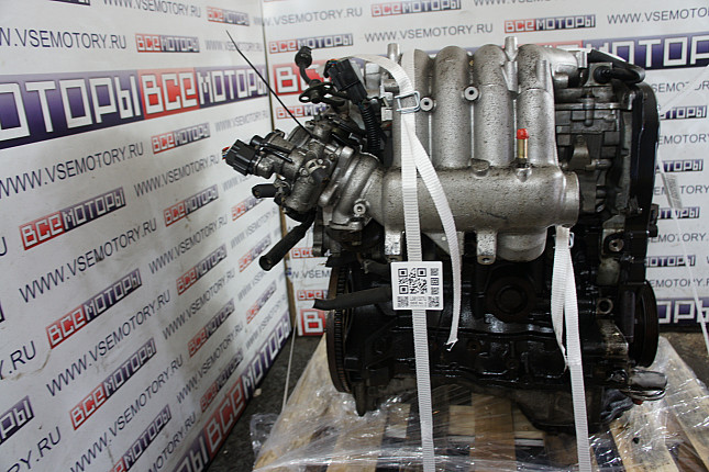 Двигатель вид с боку MITSUBISHI 4G93 