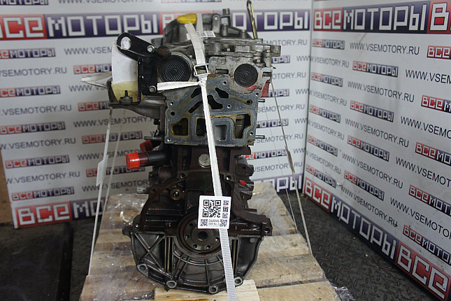 Двигатель вид с боку RENAULT K4M 760