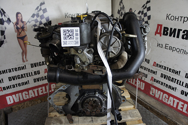 Двигатель вид с боку  Mazda RF2A