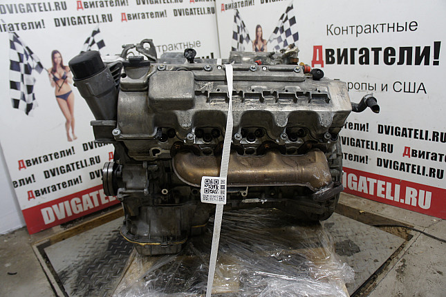 Двигатель вид с боку Mercedes M 113.960