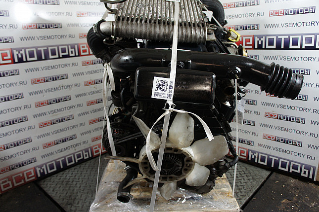 Двигатель вид с боку ISUZU 4 JX1