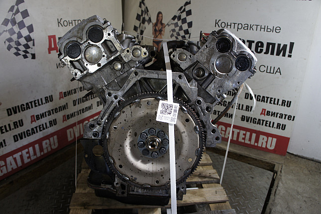 Двигатель вид с боку Isuzu 6VE1