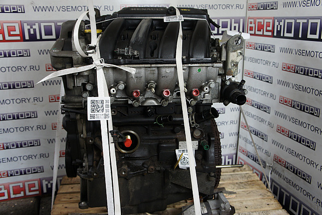Двигатель вид с боку RENAULT K4J 750