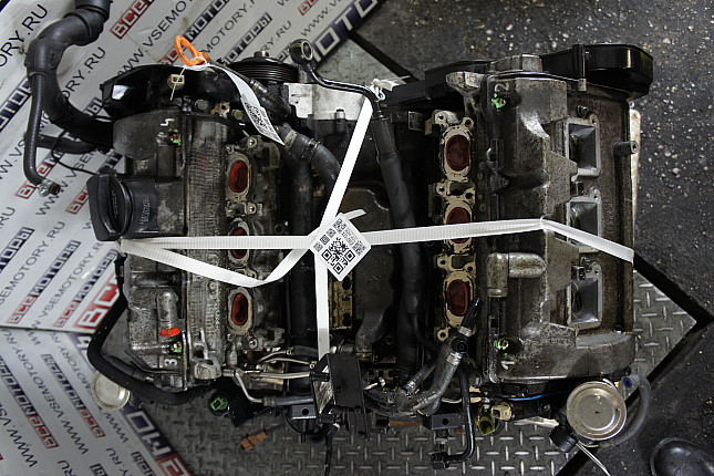 Фотография контрактного двигателя сверху AUDI AZA