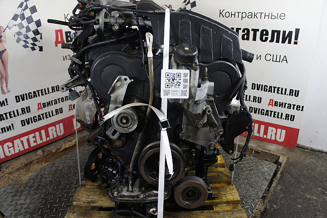 Двигатель вид с боку Mitsubishi 6A13