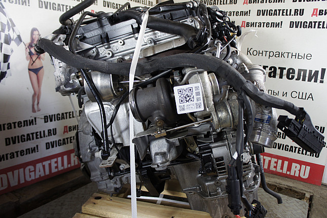 Двигатель вид с боку Mercedes OM 651.955