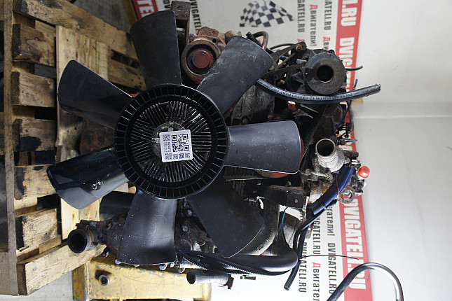 Двигатель вид с боку Iveco 8060.45S.6800