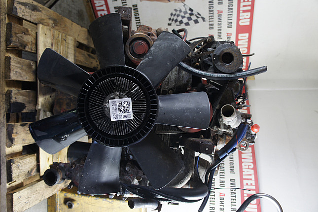 Двигатель вид с боку Iveco 8060.45S.6800