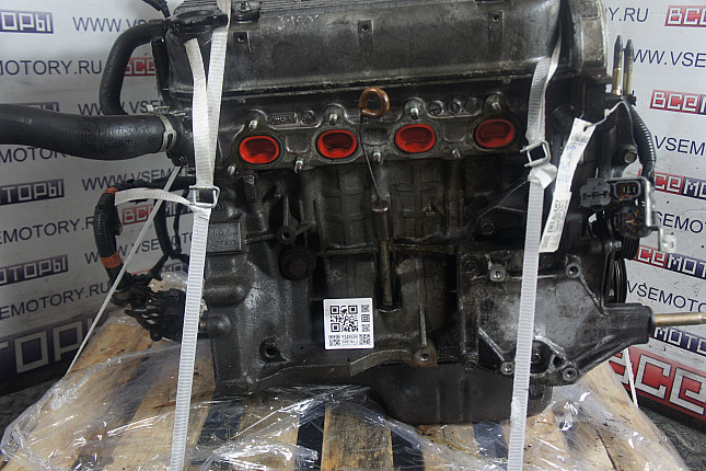 Двигатель вид с боку HONDA D16Y3 