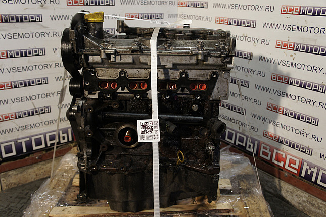 Двигатель вид с боку Renault K4M 710