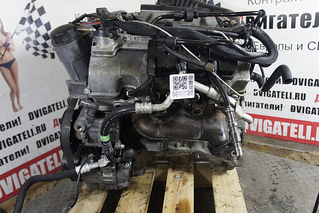 Двигатель вид с боку Mercedes M 112.911