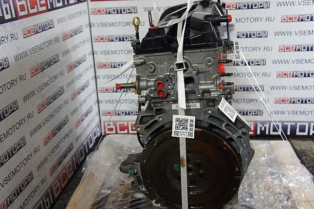 Двигатель вид с боку MAZDA L813