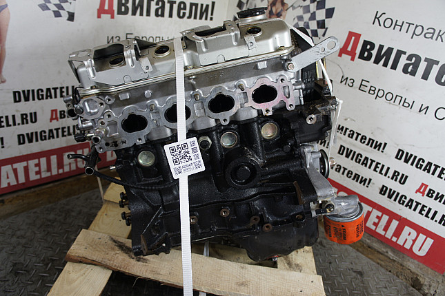 Двигатель вид с боку Mitsubishi 4G92