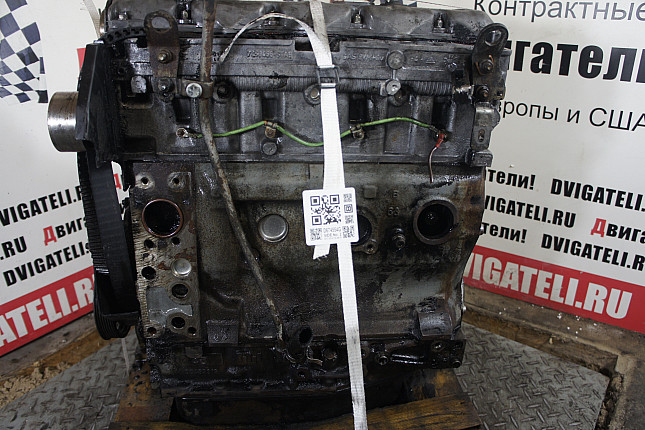 Двигатель вид с боку Fiat 8140.67