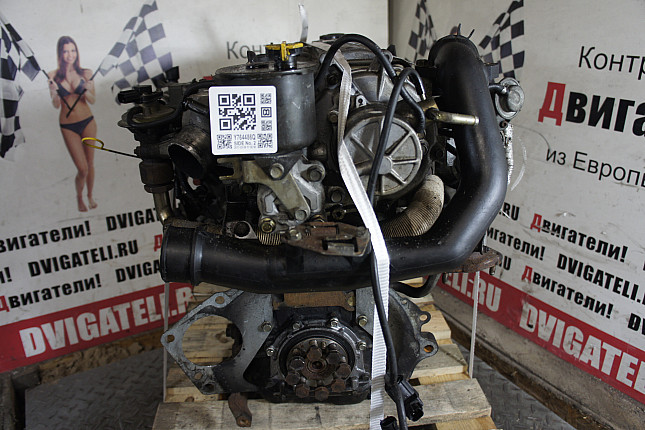Двигатель вид с боку  Mazda RF2A