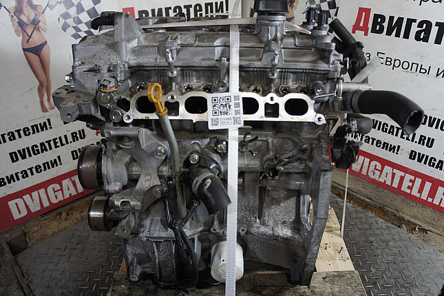 Двигатель вид с боку Nissan HR16DE