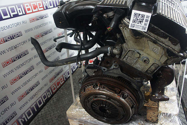 Двигатель вид с боку BMW M 50 B 25 (256S1)