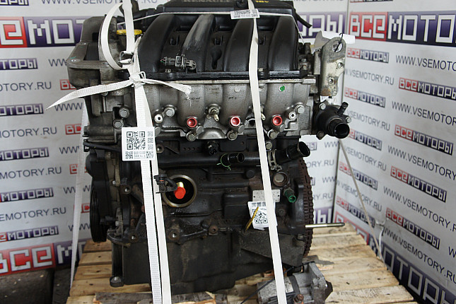 Двигатель вид с боку RENAULT K4J 750