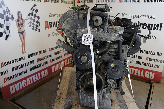 Двигатель вид с боку Mercedes M 111.970