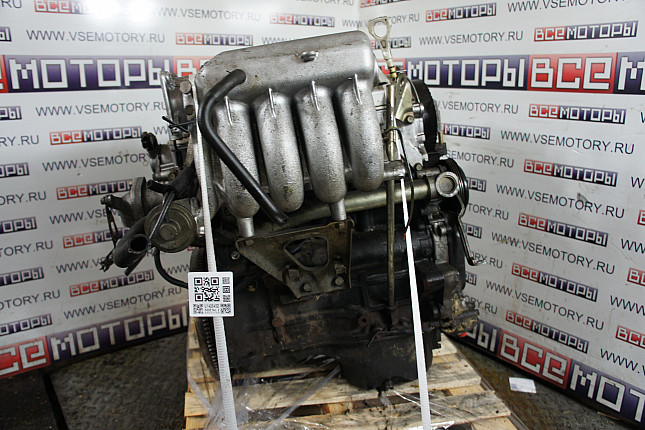Двигатель вид с боку MITSUBISHI 4G64  (GDI)