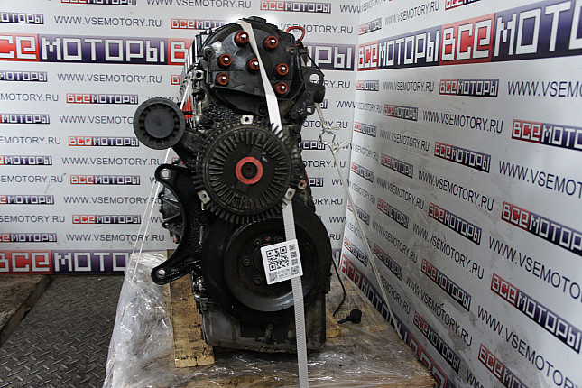 Двигатель вид с боку MERCEDES-BENZ M 103.983