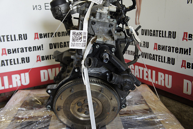 Двигатель вид с боку Skoda BMD