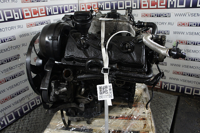 Двигатель вид с боку AUDI AFB