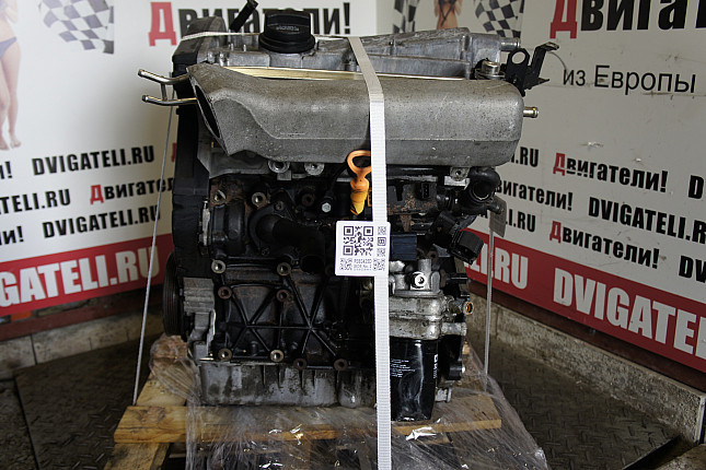 Двигатель вид с боку Audi AJQ
