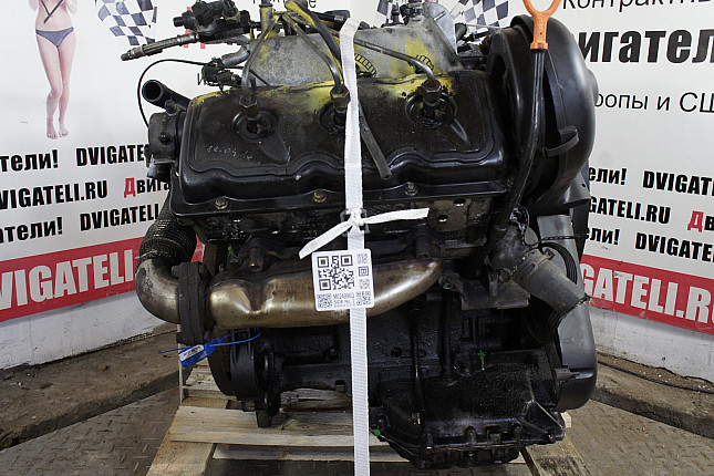 Двигатель вид с боку Audi BDG