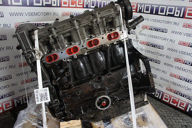 Двигатель вид с боку PONTIAC LD2