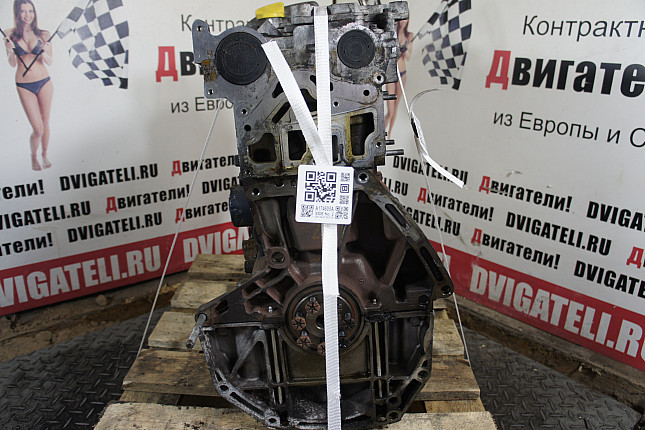 Двигатель вид с боку Renault K4M 858