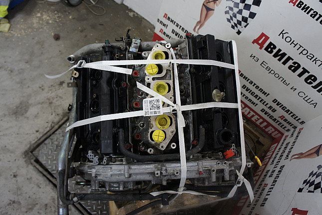 Фотография контрактного двигателя сверху Nissan VQ40DE