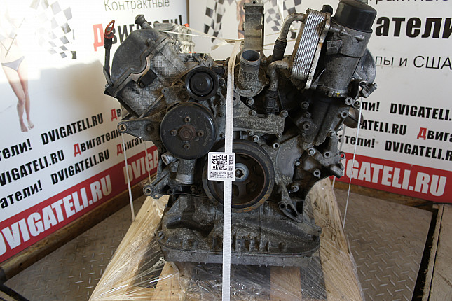 Двигатель вид с боку Mercedes M 112.910