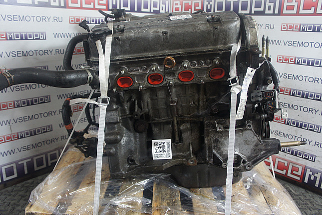 Двигатель вид с боку HONDA D16Y3 
