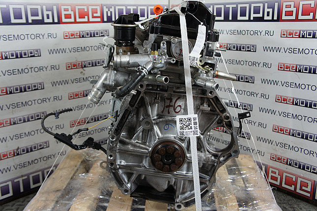 Двигатель вид с боку HONDA R20A2