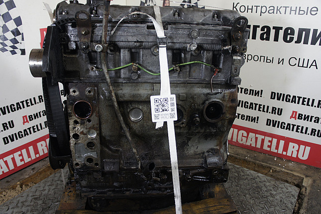 Двигатель вид с боку Fiat 8140.67