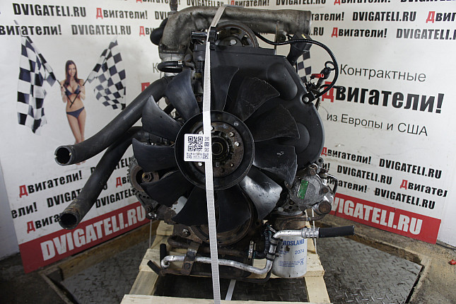 Двигатель вид с боку Renault 8140.43.S.2585