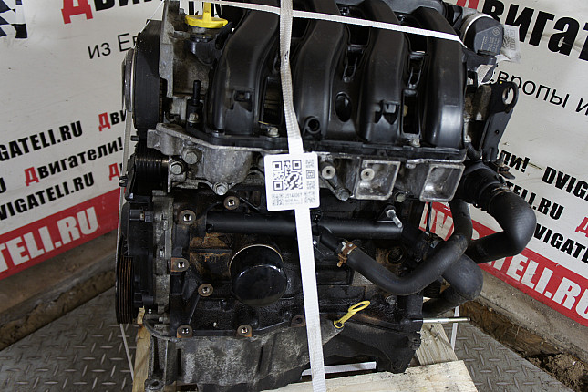 Двигатель вид с боку Renault K4MD812